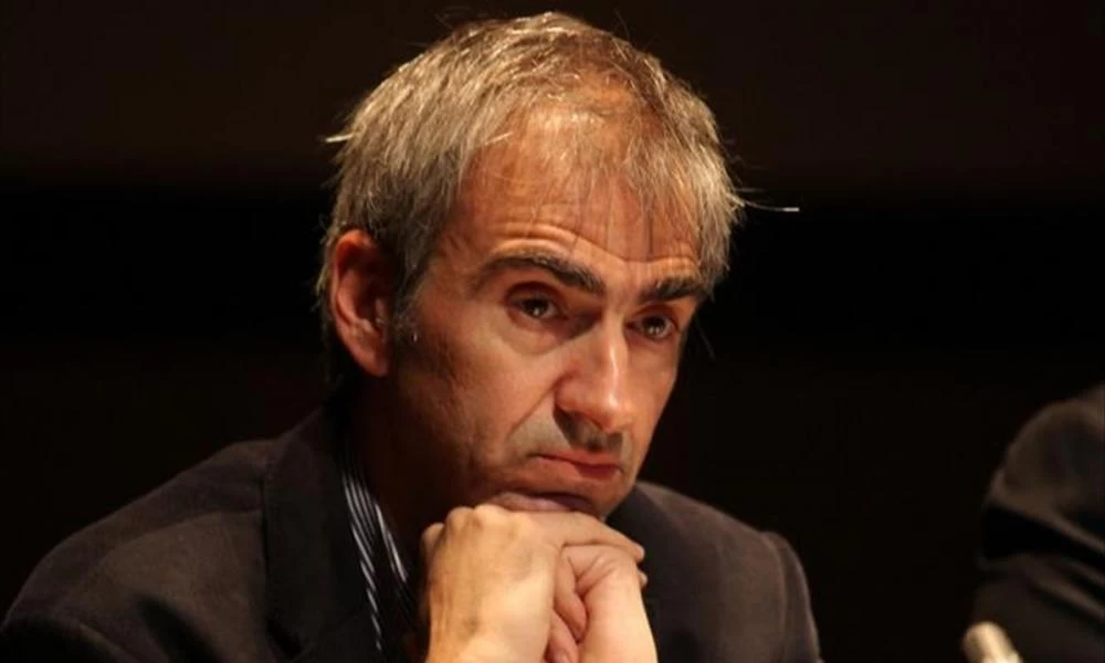 Υπερασπίζεσαι την πατρίδα; Τότε είσαι οπισθοδρομικός κομμουνιστής!